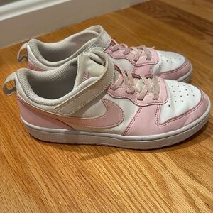 Nike Borough Court Low Top Sneakers